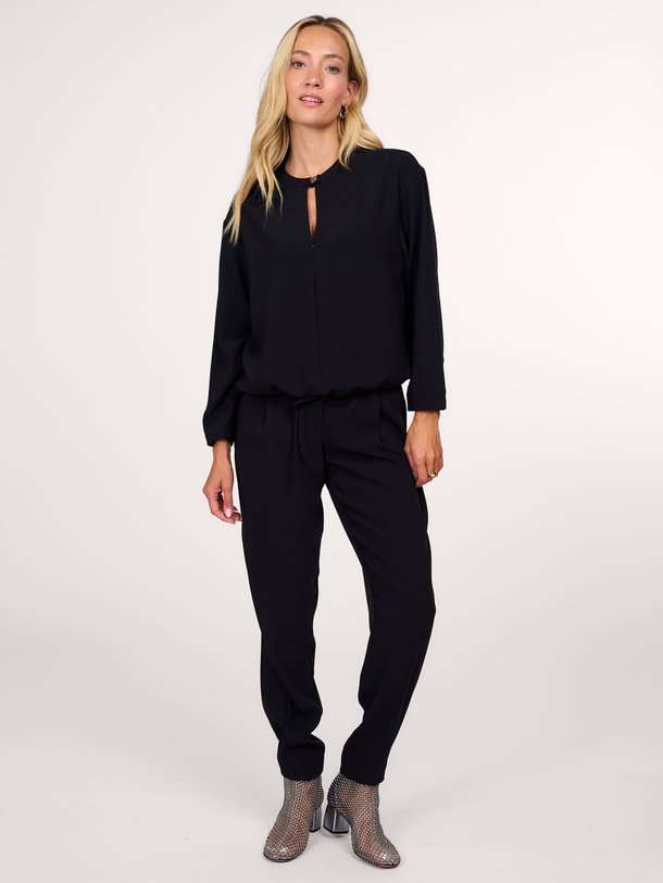 Ontdek de Mimou geweven broek van Dante 6 in de kleur zwart bij Orangebag. Op werkdagen voor 21:45 besteld, morgen in huis.