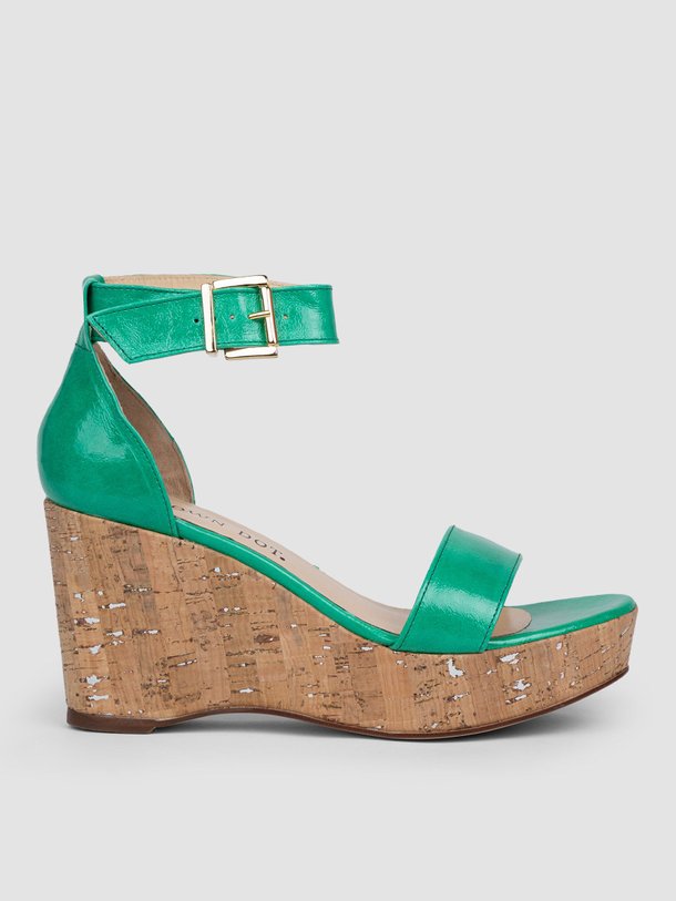 Ontdek de Keira laklederen sleehakken van Brown Dot. in de kleur groen bij Orangebag. Op werkdagen voor 21:45 besteld, morgen in huis.