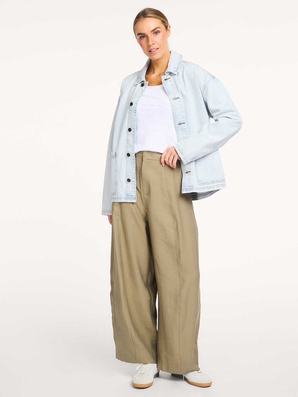 Ontdek de Lanow modalmix wide leg broek van American Vintage in de kleur Lichtbruin bij Orangebag. Op werkdagen voor 21:45 besteld, morgen in huis.