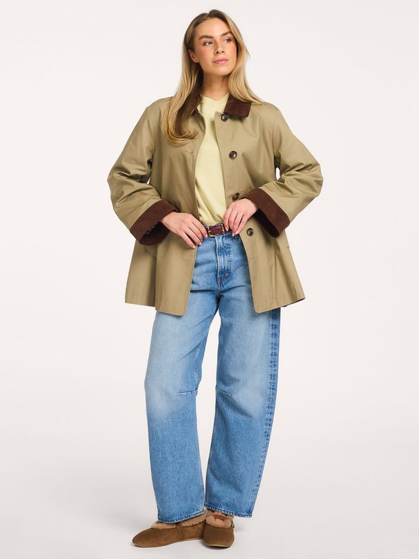 Ontdek de Fiora katoenen mantel van Studio AR in de kleur Olijfgroen bij Orangebag. Op werkdagen voor 21:45 besteld, morgen in huis.