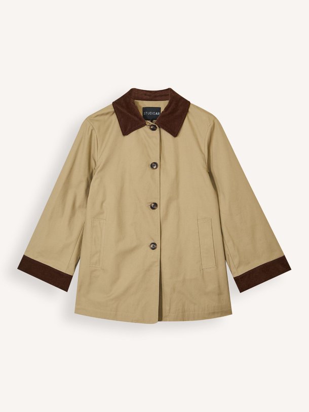 Ontdek de Fiora katoenen mantel van Studio AR in de kleur Olijfgroen bij Orangebag. Op werkdagen voor 21:45 besteld, morgen in huis.