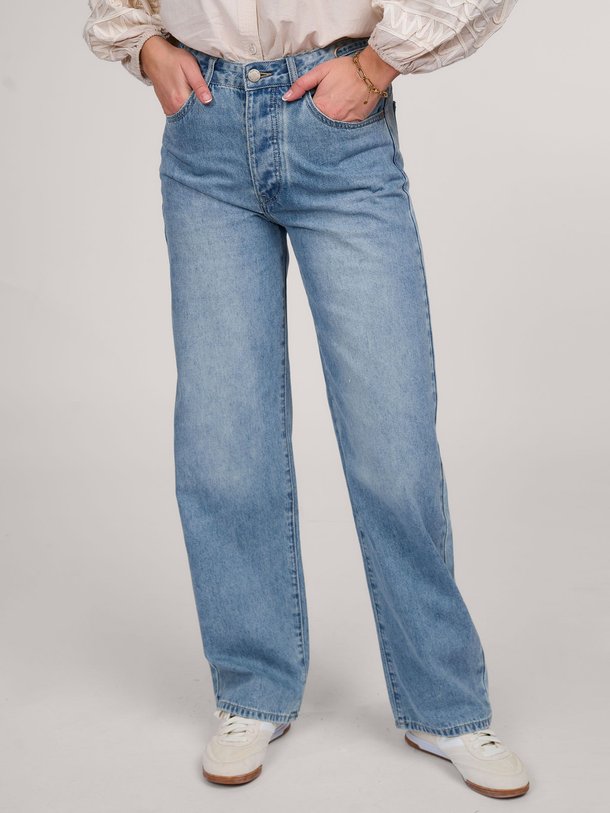 Ontdek de High waist straight fit non-stretch jeans van Summum in de kleur lichtblauw bij Orangebag. Op werkdagen voor 21:45 besteld, morgen in huis.