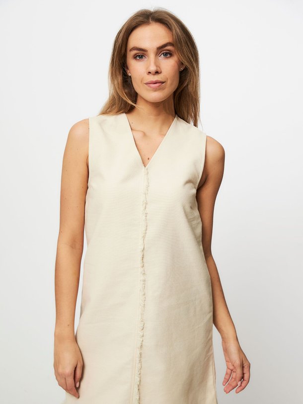 Ontdek de Ingrid katoen/linnenmix jurk van Modstrom in de kleur zand bij Orangebag. Op werkdagen voor 21:45 besteld, morgen in huis.
