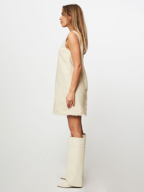 Ontdek de Ingrid katoen/linnenmix jurk van Modstrom in de kleur zand bij Orangebag. Op werkdagen voor 21:45 besteld, morgen in huis.