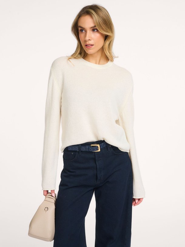 Ontdek de Capucine alpaca trui van Iro in de kleur Off-white bij Orangebag. Op werkdagen voor 21:45 besteld, morgen in huis.