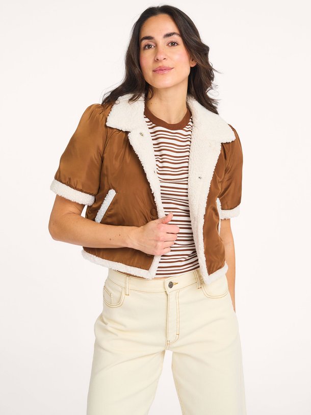 Ontdek de Jessi geweven jasje van Baum und Pferdgarten in de kleur Caramel bij Orangebag. Op werkdagen voor 21:45 besteld, morgen in huis.