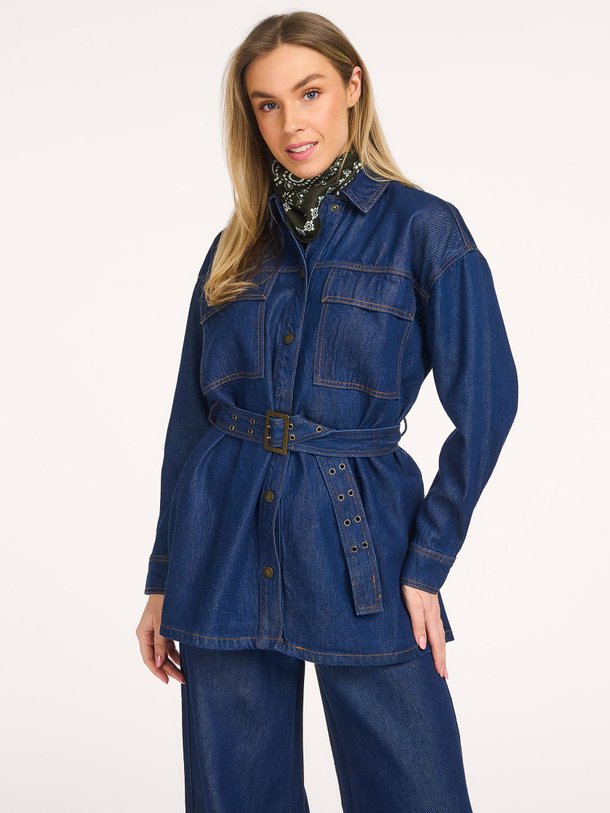 Ontdek de Nessie denim overshirt van My Essential Wardrobe in de kleur Blauw bij Orangebag. Op werkdagen voor 21:45 besteld, morgen in huis.