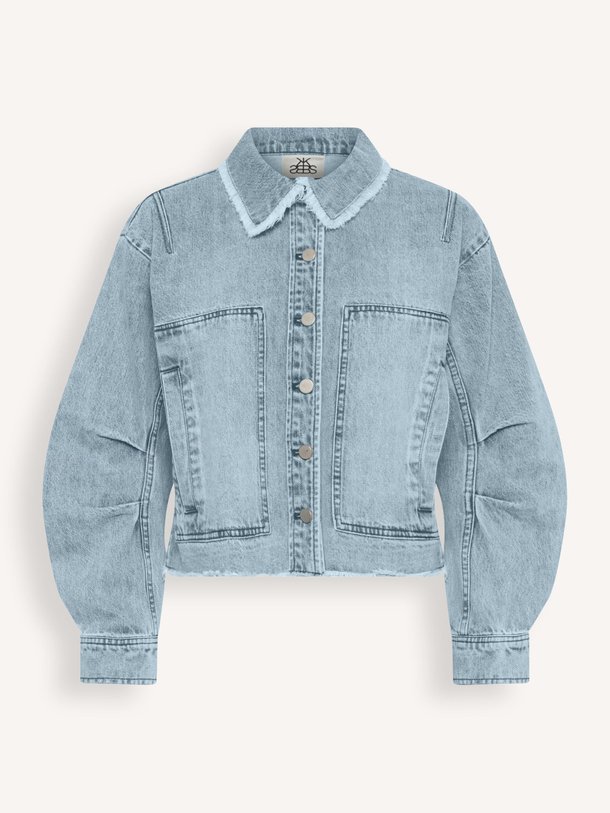 Ontdek de Estelle denim jack van Karen By Simonsen in de kleur Blauw bij Orangebag. Op werkdagen voor 21:45 besteld, morgen in huis.