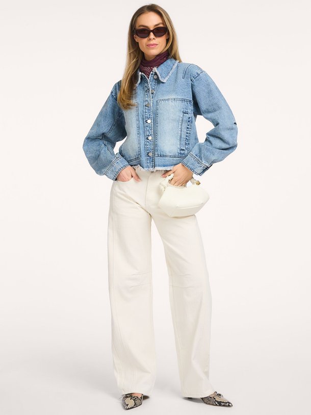 Ontdek de Estelle denim jack van Karen By Simonsen in de kleur Blauw bij Orangebag. Op werkdagen voor 21:45 besteld, morgen in huis.