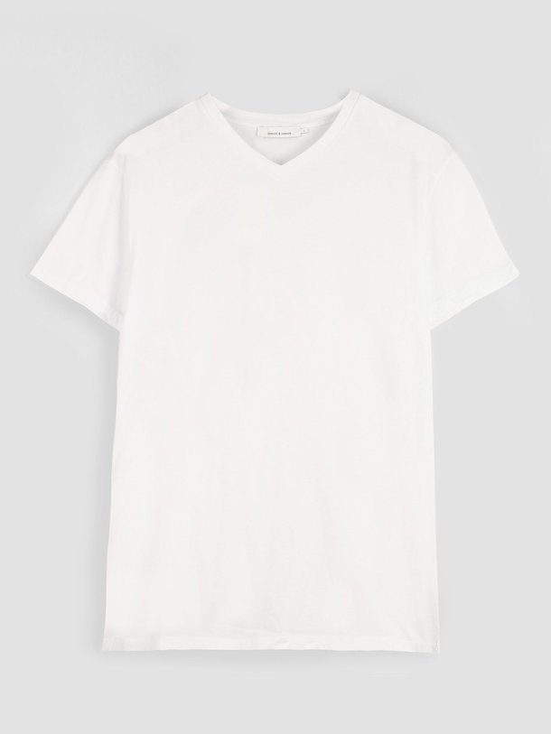Ontdek de Kronos jersey V-neck T-shirt van Samsoe Samsoe in de kleur wit bij Orangebag. Op werkdagen voor 21:45 besteld, morgen in huis.