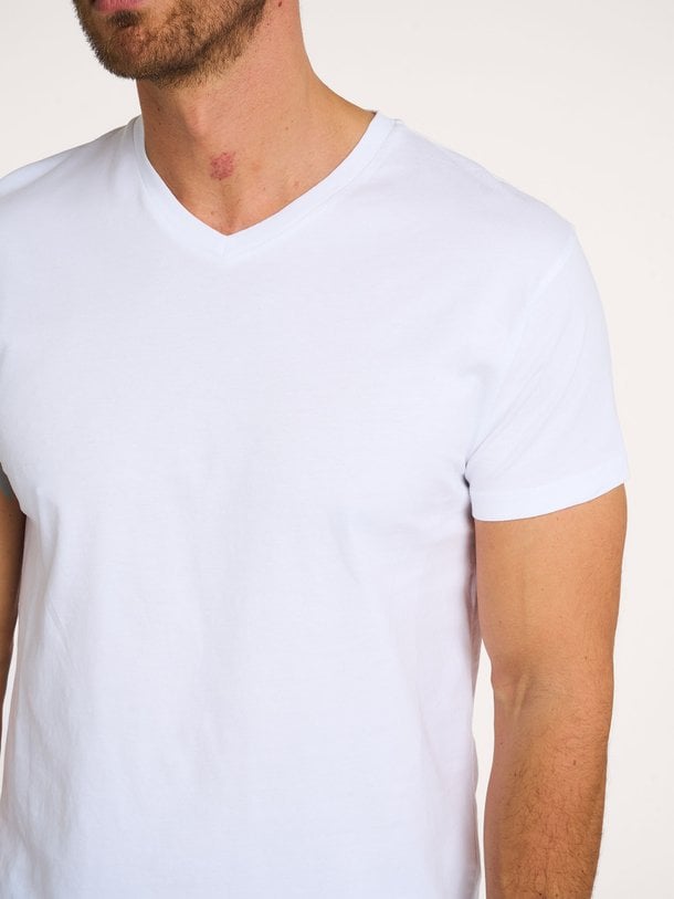 Samsoe Samsoe Kronos - Jersey V-Neck T-Shirt - Wit Ontdek de Kronos jersey V-neck T-shirt van Samsoe Samsoe in de kleur wit bij Orangebag. Op werkdagen voor 21:45 besteld, morgen in huis.