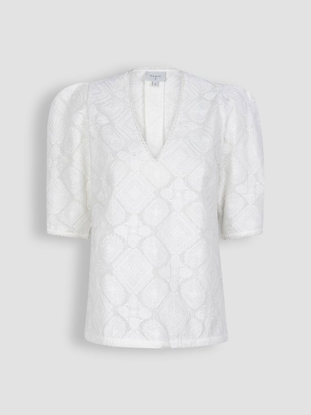 Ontdek de Telima katoenen top met borduursel van Dante 6 in de kleur wit bij Orangebag. Op werkdagen voor 21:45 besteld, morgen in huis.