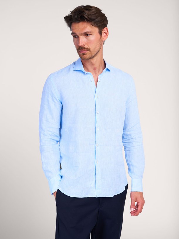 Ontdek de Classic linnen overhemd van Xacus in de kleur lichtblauw bij Orangebag. Op werkdagen voor 21:45 besteld, morgen in huis.