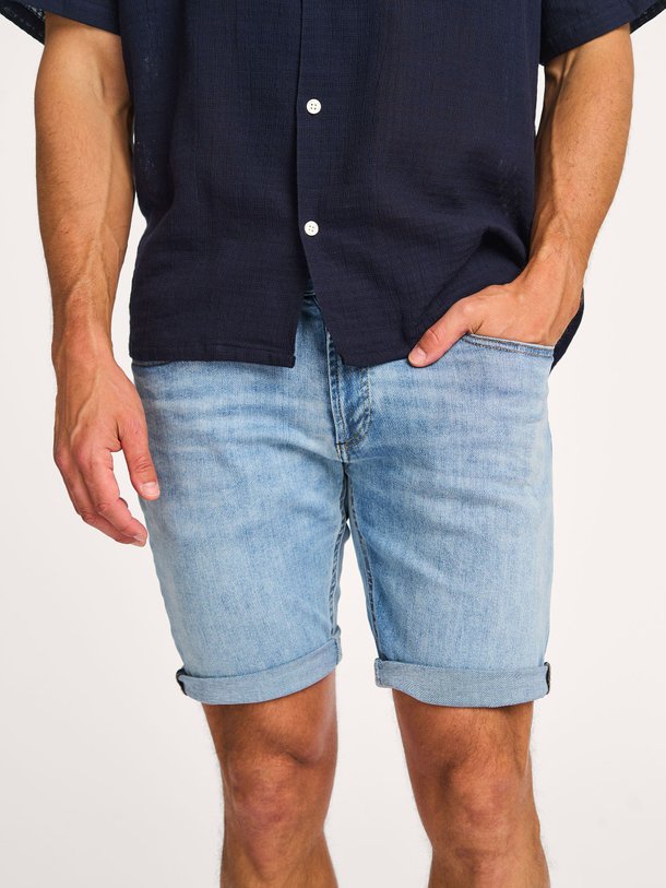 Ontdek de Razor super stretch short van Denham in de kleur blauw bij Orangebag. Op werkdagen voor 21:45 besteld, morgen in huis.