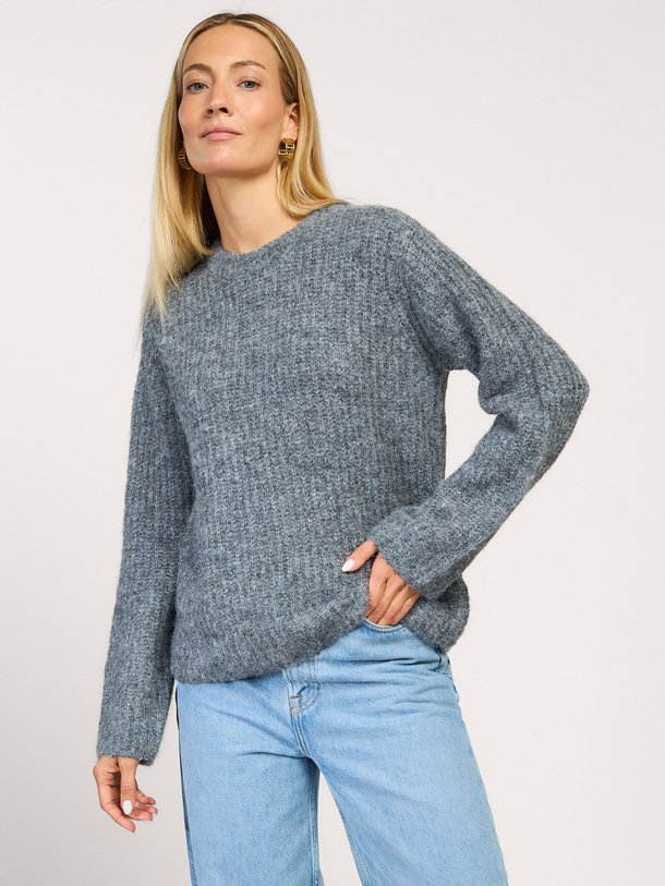 Ontdek de Meena wolmix gemêleerde trui van My Essential Wardrobe in de kleur grijs bij Orangebag. Op werkdagen voor 21:45 besteld, morgen in huis.