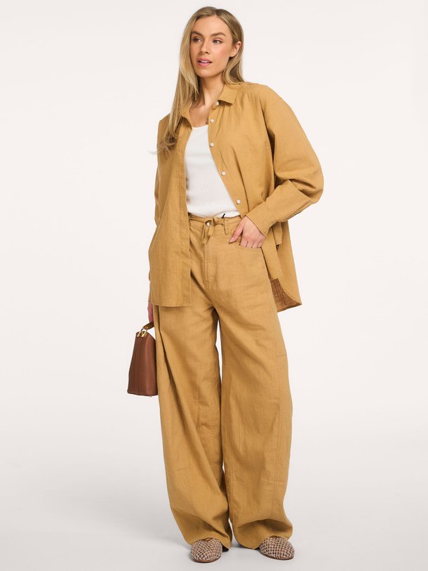 Ontdek de Maki katoenmix broek van Denham in de kleur Bruin bij Orangebag. Op werkdagen voor 21:45 besteld, morgen in huis.