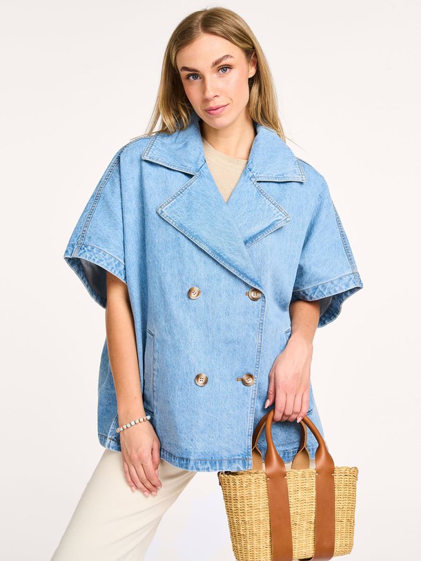 Ontdek de Elin denim jack van Alter Ego in de kleur blauw bij Orangebag. Op werkdagen voor 21:45 besteld, morgen in huis.