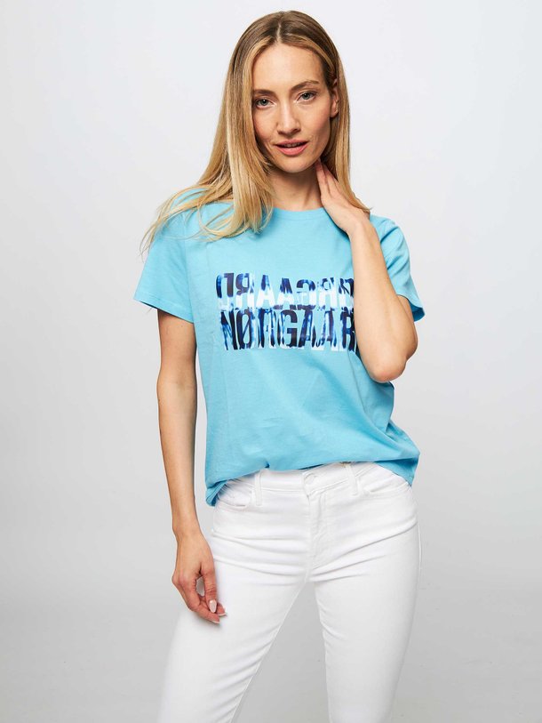 Ontdek de Trenda organic cotton logo T-shirt van Mads Norgaard in de kleur aquablauw bij Orangebag. Op werkdagen voor 21:45 besteld, morgen in huis.