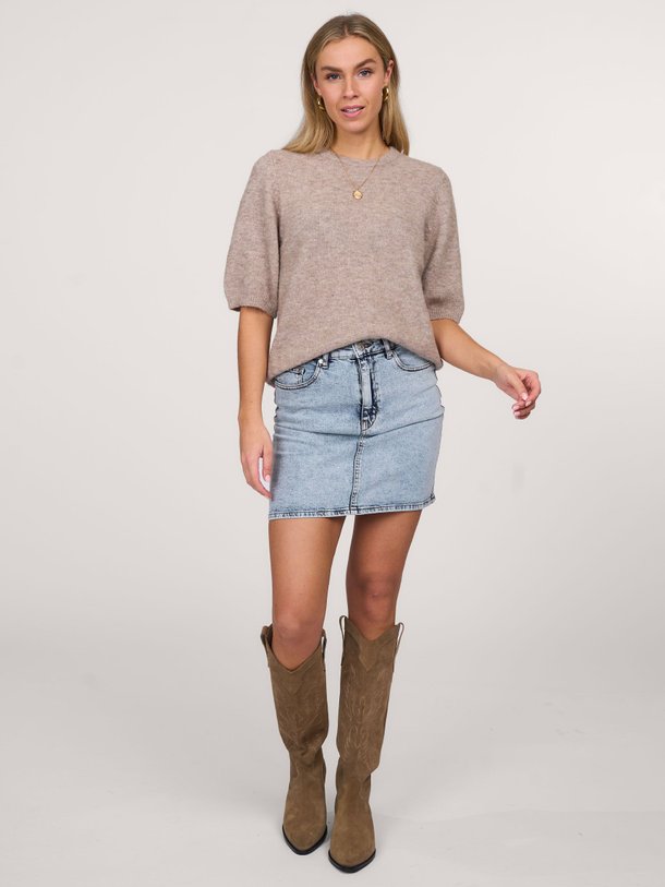 Ontdek de Tillia denim mini rok van Gestuz in de kleur lichtblauw bij Orangebag. Op werkdagen voor 21:45 besteld, morgen in huis.