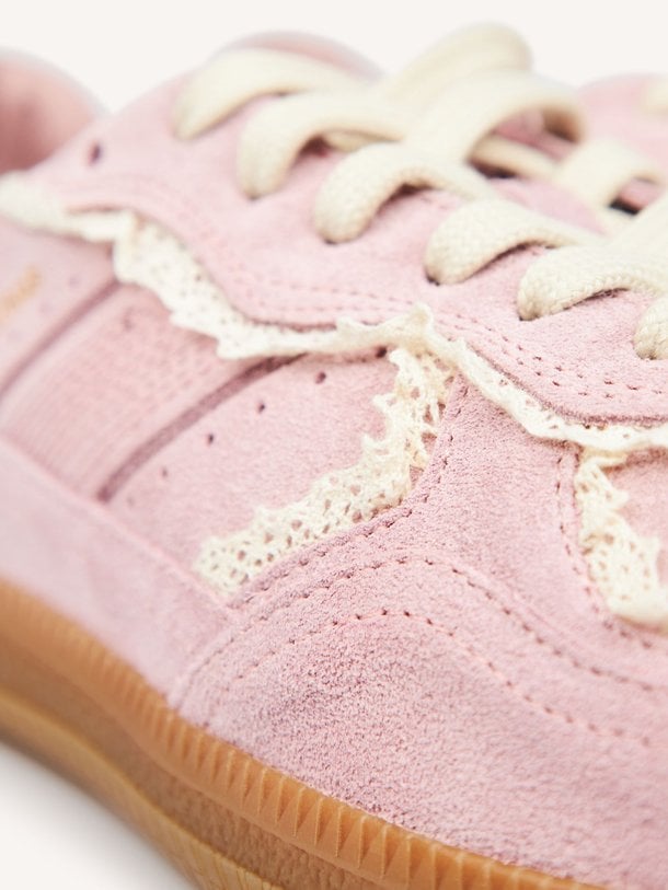 Ontdek de Tb.490 suède sneakers van Alohas in de kleur Roze bij Orangebag. Op werkdagen voor 21:45 besteld, morgen in huis.