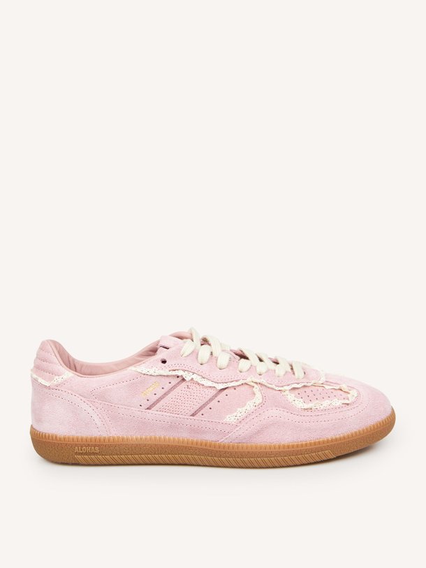 Ontdek de Tb.490 suède sneakers van Alohas in de kleur Roze bij Orangebag. Op werkdagen voor 21:45 besteld, morgen in huis.