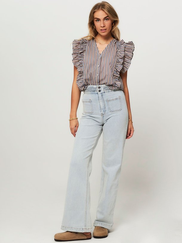 Ontdek de Birkin high waist wide leg jeans van Magali Pascal in de kleur lichtblauw bij Orangebag. Op werkdagen voor 21:45 besteld, morgen in huis.