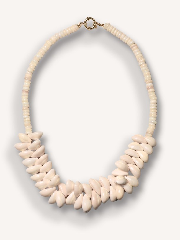 Bonnie Studios Luc Shell Necklace Ontdek de Luc Shell Necklace van Bonnie Studios bij Orangebag. Op werkdagen voor 21:45 besteld, morgen in huis.