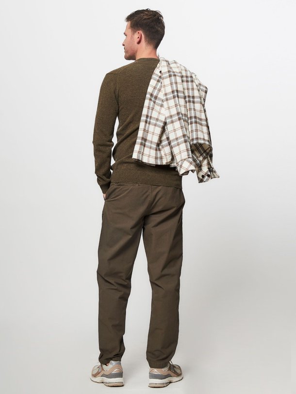 Ontdek de Hektor katoenen broek van Mads Norgaard Men in de kleur army bij Orangebag. Op werkdagen voor 21:45 besteld, morgen in huis.