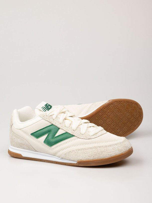 Ontdek de URC42 suéde sneakers van New Balance in de kleur off-white bij Orangebag. Op werkdagen voor 21:45 besteld, morgen in huis.