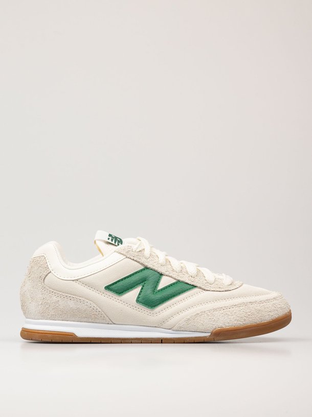 Ontdek de URC42 suéde sneakers van New Balance in de kleur off-white bij Orangebag. Op werkdagen voor 21:45 besteld, morgen in huis.