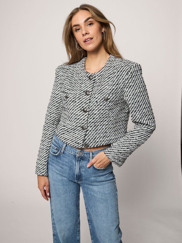 Ontdek de Amilina wolmix jasje met lurex van Gestuz in de kleur zwart bij Orangebag. Op werkdagen voor 21:45 besteld, morgen in huis.