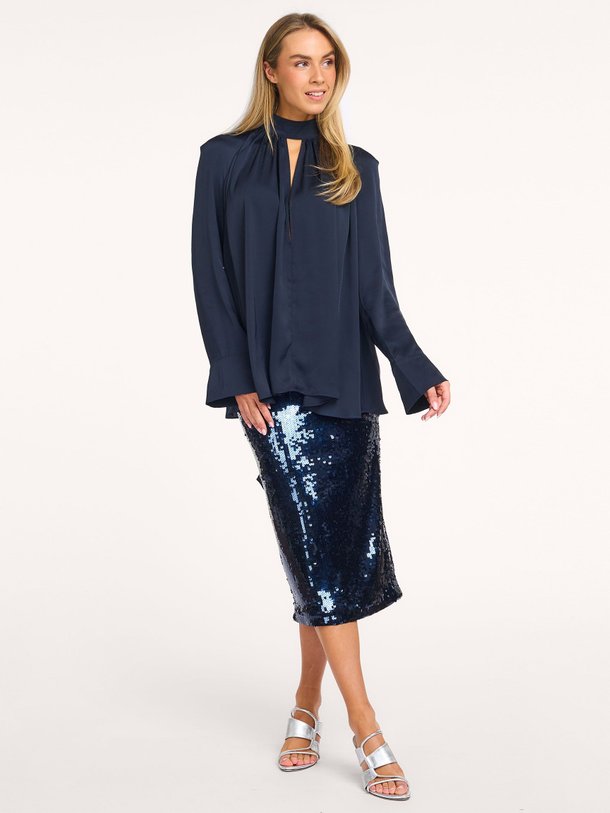 Ontdek de Kitty geweven top van Rotate Birger Christensen in de kleur Donkerblauw bij Orangebag. Op werkdagen voor 21:45 besteld, morgen in huis.