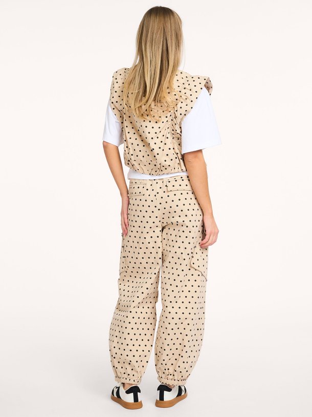 Ontdek de Diddi katoenen gilet met stippen van Co'Couture in de kleur Beige bij Orangebag. Op werkdagen voor 21:45 besteld, morgen in huis.