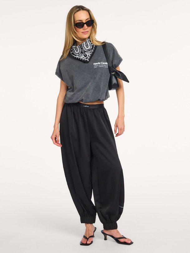 Ontdek de Evita Crop Harem Tall Pant van Haute L'Amitié bij Orangebag. Op werkdagen voor 21:45 besteld, morgen in huis.