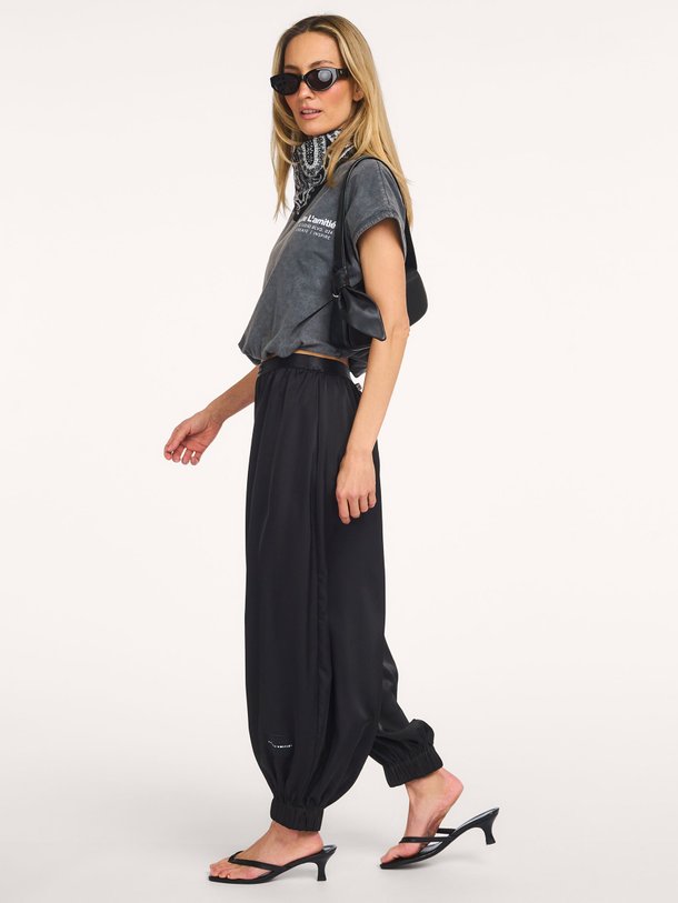 Ontdek de Evita Crop Harem Tall Pant van Haute L'Amitié bij Orangebag. Op werkdagen voor 21:45 besteld, morgen in huis.