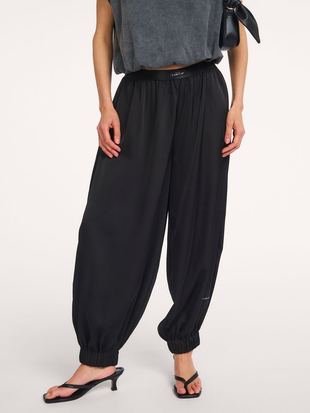 Ontdek de Evita Crop Harem Tall Pant van Haute L'Amitié bij Orangebag. Op werkdagen voor 21:45 besteld, morgen in huis.