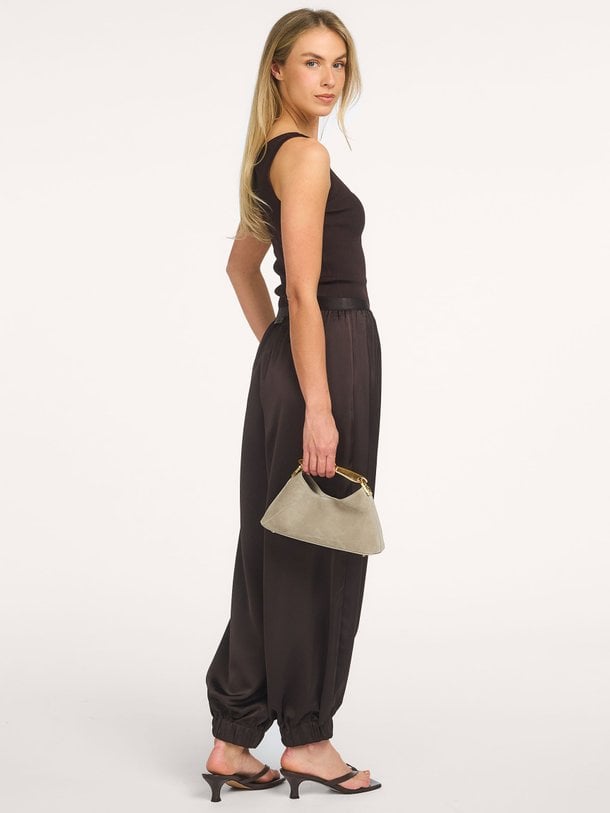 Ontdek de Evita Crop Harem Tall Pant van Haute L'Amitié bij Orangebag. Op werkdagen voor 21:45 besteld, morgen in huis.