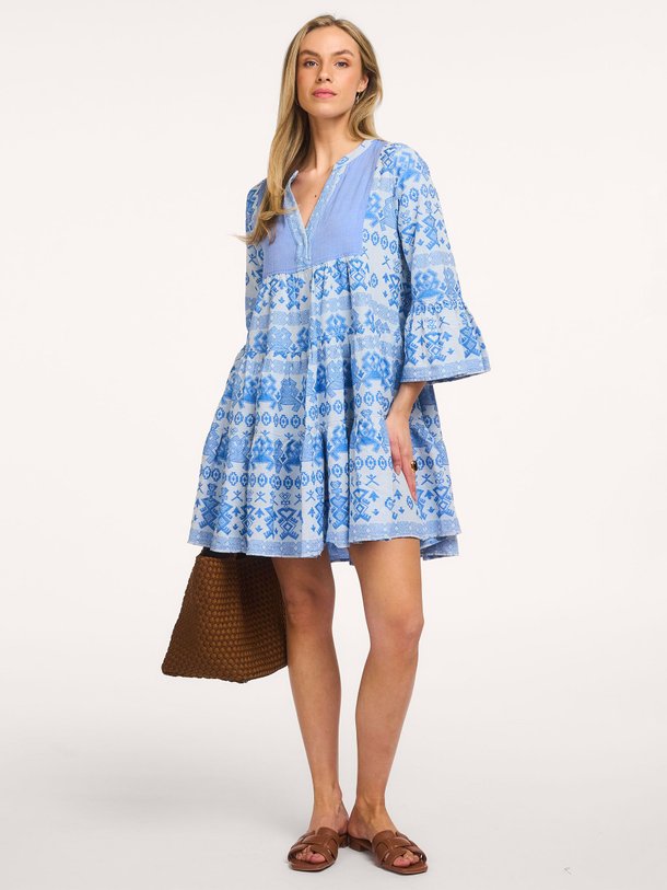 Ontdek de Ella katoenen jurk emt borduursel van Devotion in de kleur Blauw bij Orangebag. Op werkdagen voor 21:45 besteld, morgen in huis.