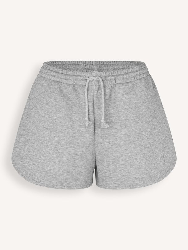 Ontdek de Saalice organic cotton mix short van Samsoe Samsoe in de kleur Grijs bij Orangebag. Op werkdagen voor 21:45 besteld, morgen in huis.