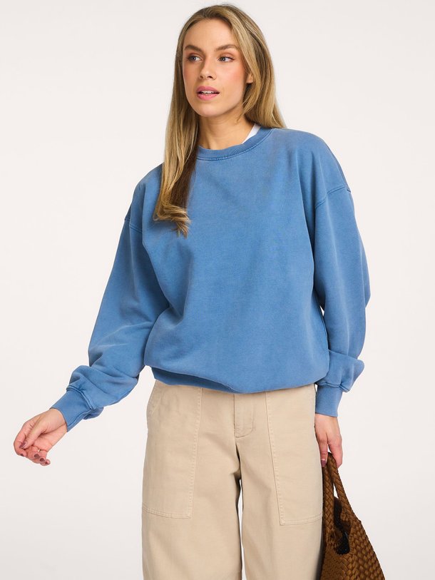 Ontdek de Organic cotton oversized sweater van Colorful Standard in de kleur Blauw bij Orangebag. Op werkdagen voor 21:45 besteld, morgen in huis.