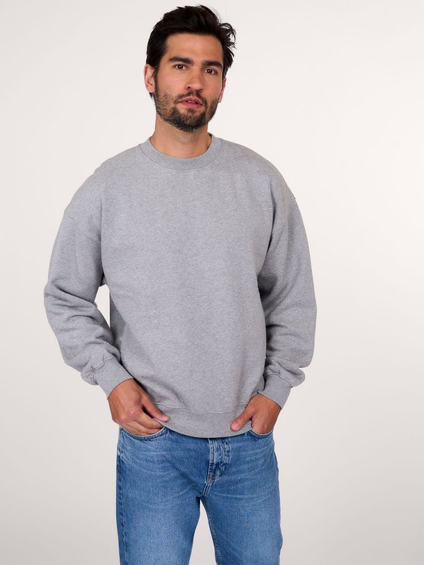 Ontdek de Organic cotton oversized gemêleerde sweater van Colorful Standard in de kleur grijs bij Orangebag. Op werkdagen voor 21:45 besteld, morgen in huis.