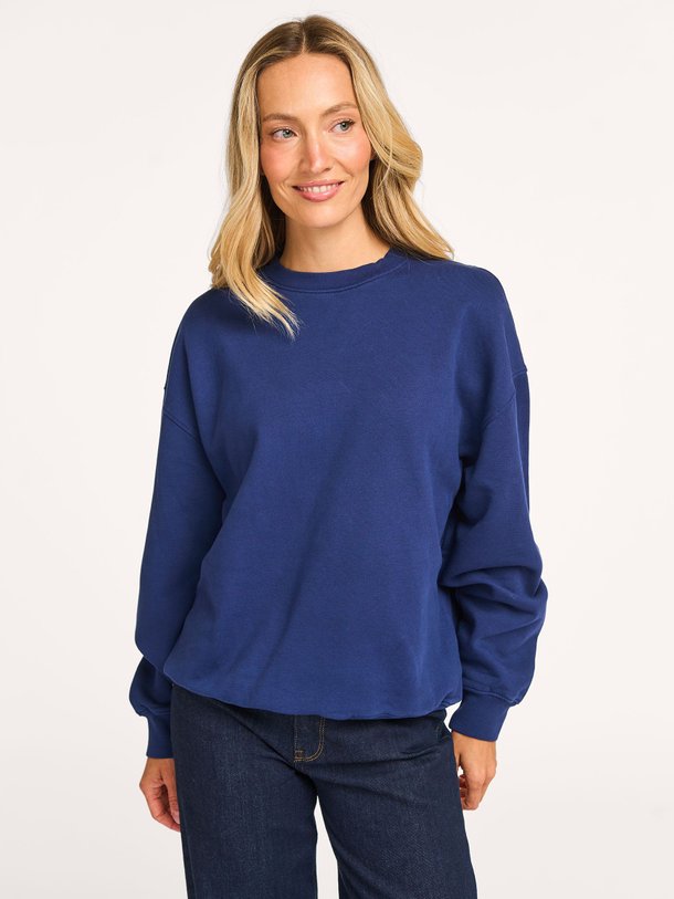 Ontdek de Unisex organic cotton oversized sweater van Colorful Standard in de kleur donkerblauw bij Orangebag. Op werkdagen voor 21:45 besteld, morgen in huis.
