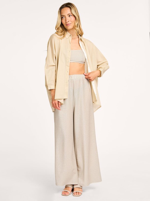 Ontdek de Disco fijngebreide lurex broek van Karma Koma in de kleur champagne bij Orangebag. Op werkdagen voor 21:45 besteld, morgen in huis.