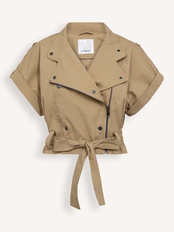 Ontdek de Kesha katoenmix jack van Co'Couture in de kleur Zand bij Orangebag. Op werkdagen voor 21:45 besteld, morgen in huis.