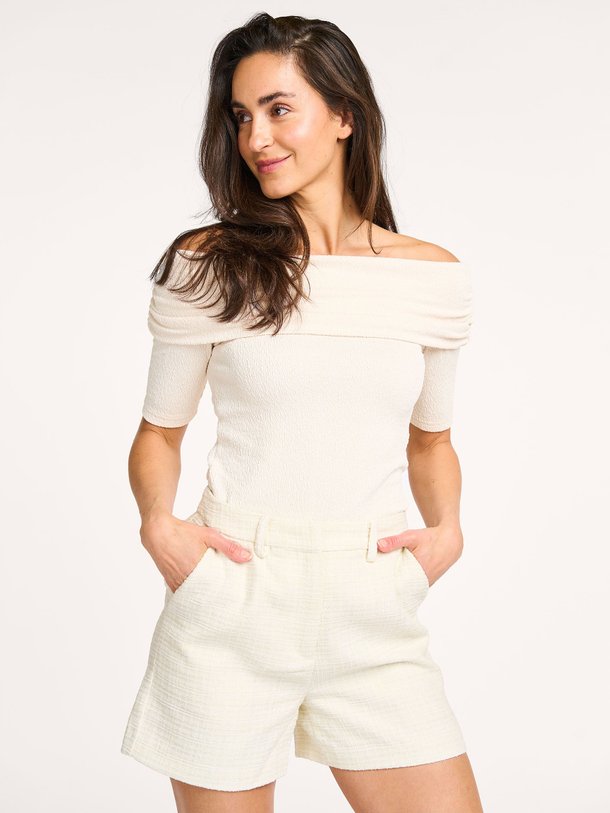 Ontdek de Tokyo jersey off shoulder top met structuur van Freebird in de kleur off-white bij Orangebag. Op werkdagen voor 21:45 besteld, morgen in huis.