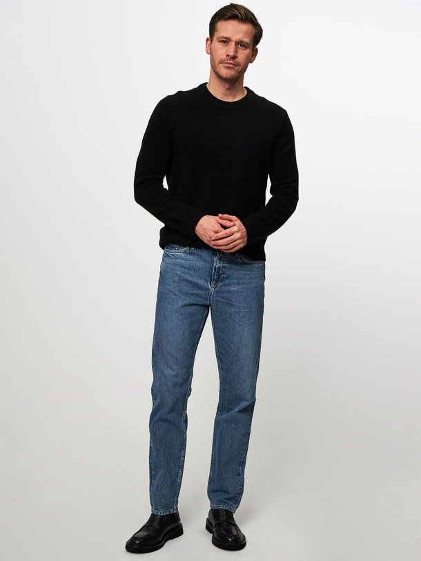 Ontdek de Cosmo regular waist loose fit non-stretch jeans van Samsoe Samsoe in de kleur blauw bij Orangebag. Op werkdagen voor 21:45 besteld, morgen in huis.