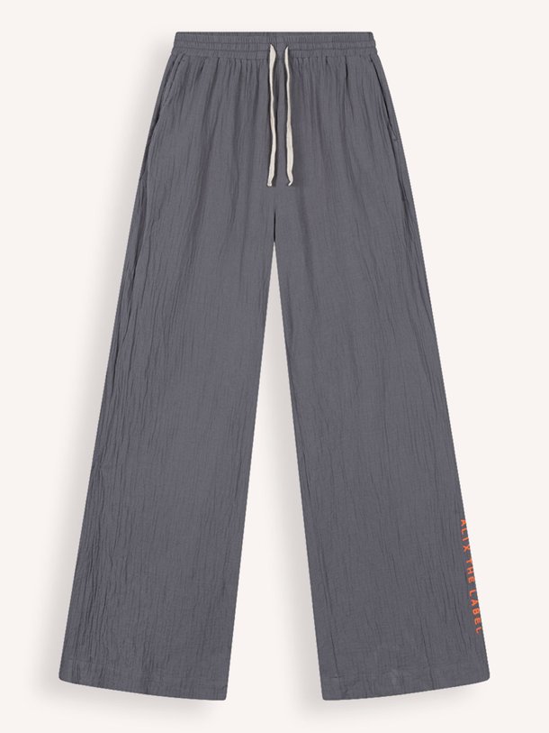 Ontdek de Katoenen broek met structuur van Alix The Label in de kleur grijs bij Orangebag. Op werkdagen voor 21:45 besteld, morgen in huis.