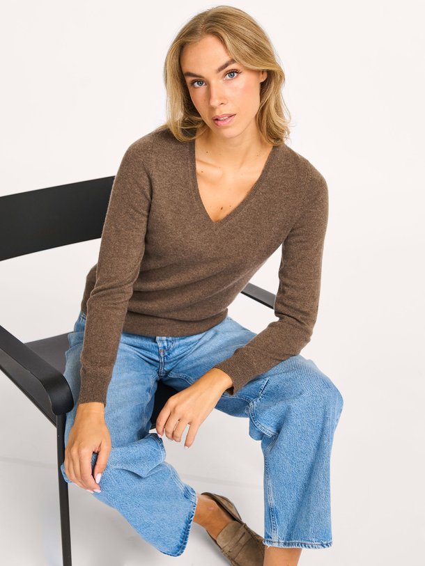 Ontdek de Organic cashmere gemêleerde trui van Repeat in de kleur bruin bij Orangebag. Op werkdagen voor 21:45 besteld, morgen in huis.