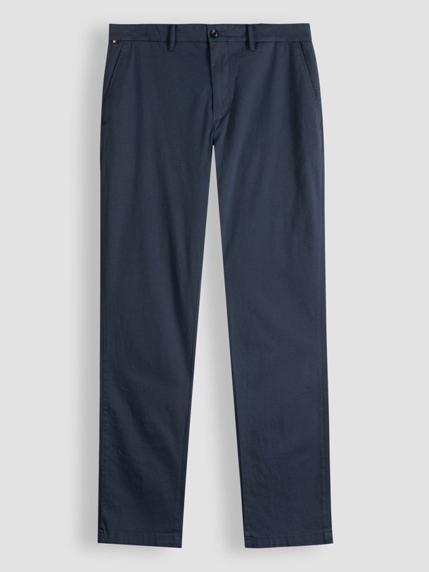 Ontdek de Katoenmix chino met dessin van Tommy Hilfiger in de kleur donkerblauw bij Orangebag. Op werkdagen voor 21:45 besteld, morgen in huis.
