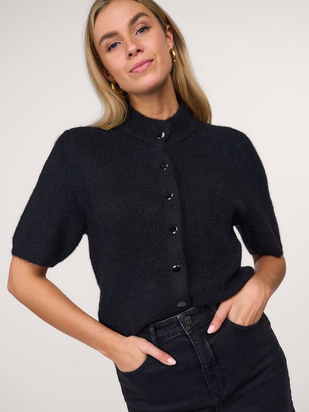 Ontdek de Alpha alpacamix vest van Gestuz in de kleur zwart bij Orangebag. Op werkdagen voor 21:45 besteld, morgen in huis.